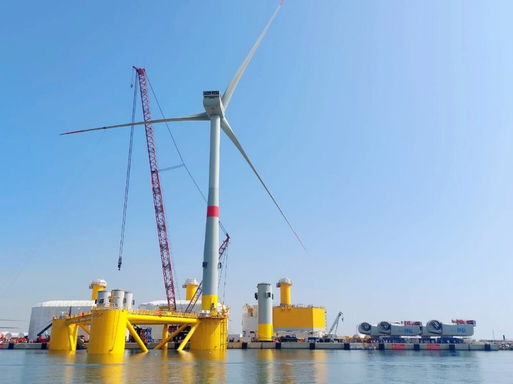 Pierwsza zmontowana turbina wiatrowa EFGL; Źródło zdjęcia: EFGL / Ocean Winds 