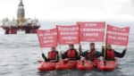 Aktywiści pod platformą. Fot. Greenpeace