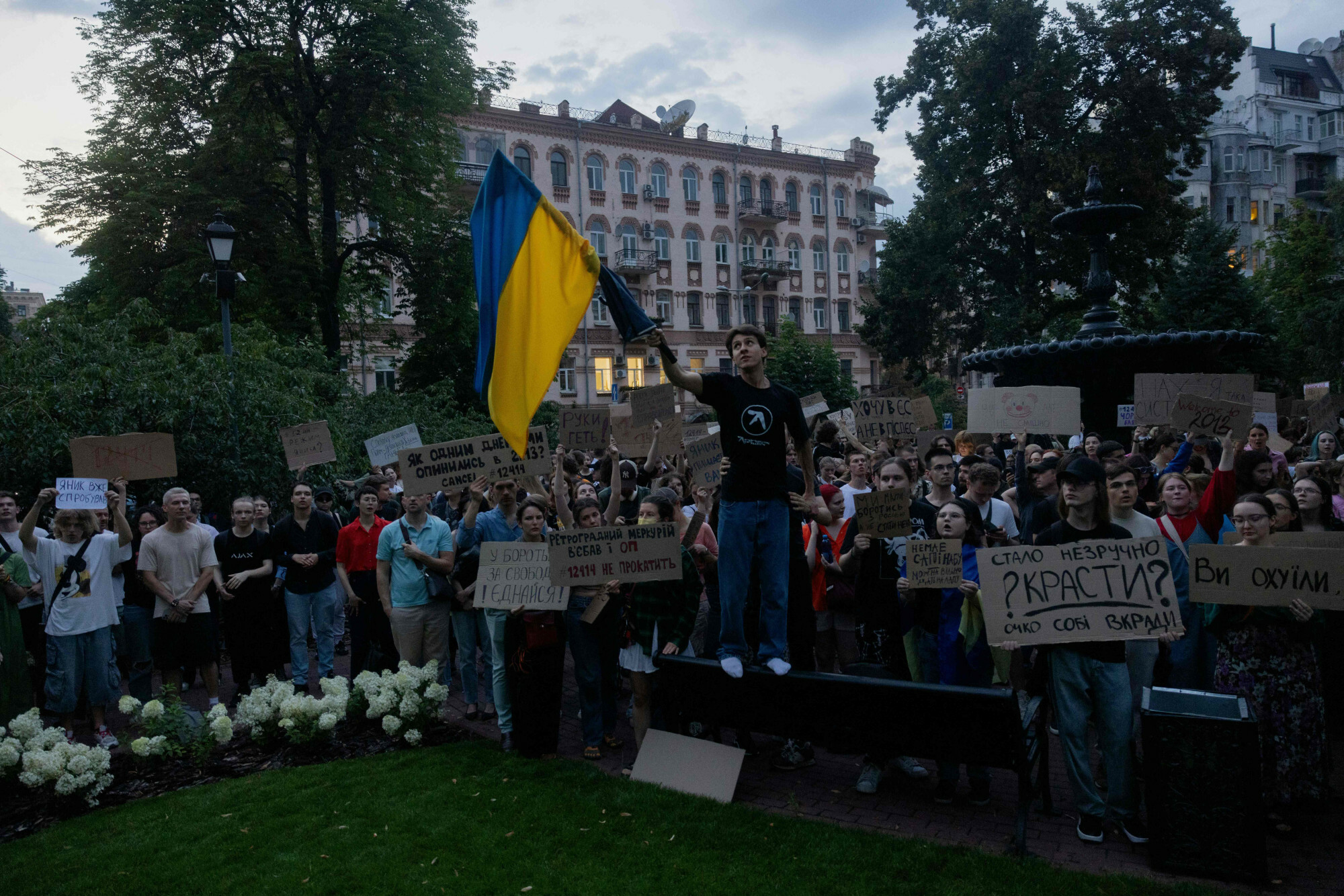 Protesty w Kijowie przeciwko ograniczeniu autonomii NABU, foto: Tetiana DZHAFAROVA / AFP