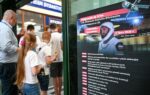 Rzeszów, 05.07.2025. Piknik naukowy, zorganizowany dla gości obserwujących transmisję połączenia z przebywającym na Międzynarodowej Stacji Kosmicznej polskim astronautą Sławoszem Uznańskim-Wiśniewskim, 5 bm. w Rzeszowie. Wydarzenie odbywa się w ramach programu ARISS, umożliwiającego uczniom na całym świecie kontakt z astronautami na stacji ISS. (amb) PAP/Darek Delmanowicz