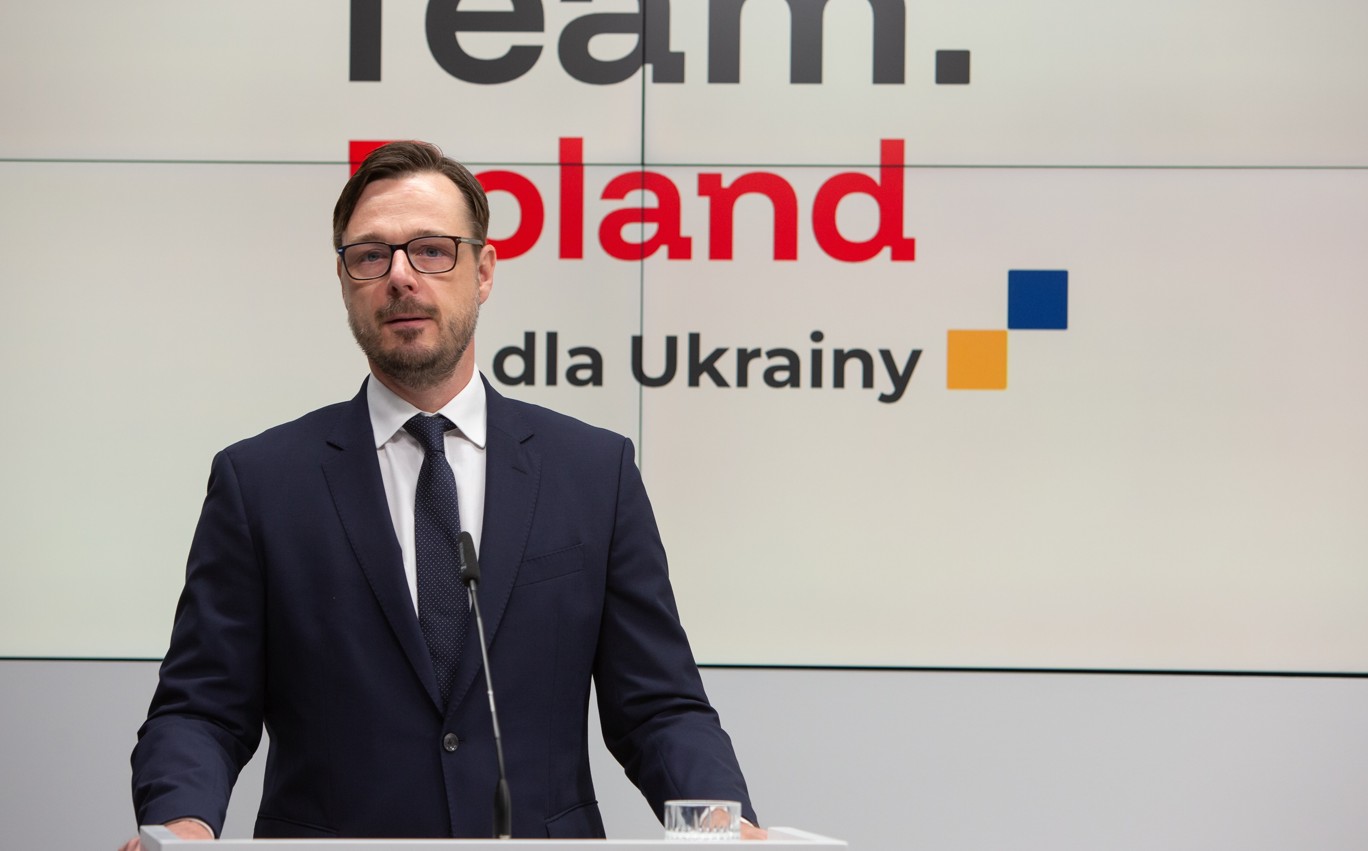 Warszawa, 07.07.2025. Minister aktywów państwowych Jakub Jaworowski podczas konferencji poświęconej premierze marki TEAM POLAND, 7 bm. w siedzibie PAP w Warszawie. TEAM POLAND to wspólna inicjatywa polskich instytucji rozwoju, stworzona z myślą o wspieraniu ekspansji zagranicznej polskich przedsiębiorstw. (sko) PAP/PAP