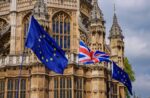 Flagi Unii Europejskiej i Wielkiej Brytanii. Źródło: Freepik