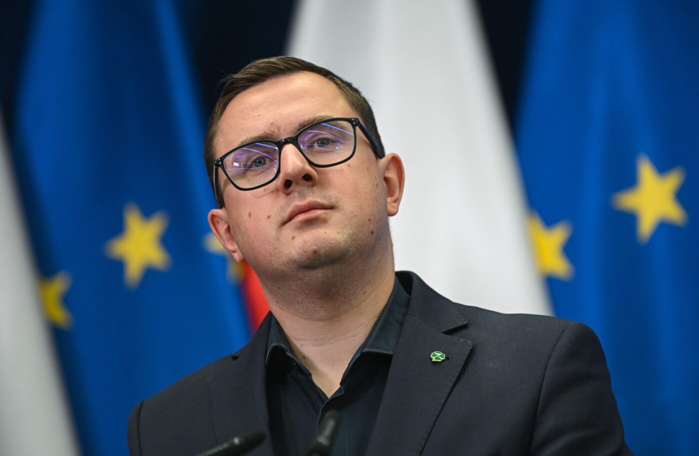 Warszawa, 17.07.2025. Wiceminister klimatu i środowiska Miłosz Motyka podczas konferencji prasowej w siedzibie Ministerstwa Rozwoju i Technologii w Warszawie, 17 bm. (sko) PAP/Marcin Obara