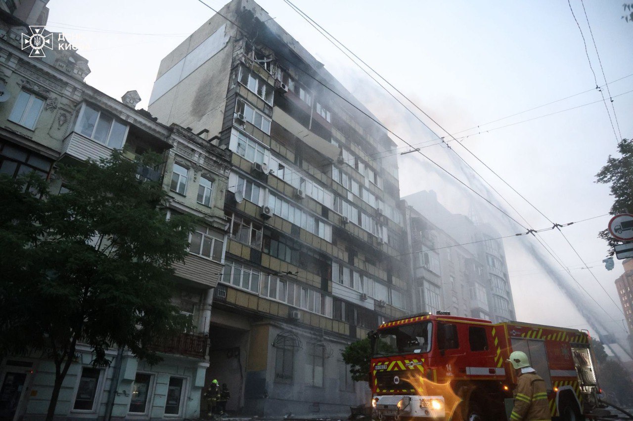 Kijów ponownie celem rosyjskiego ataku: 2 zabitych, 13 rannych, foto: DSNS