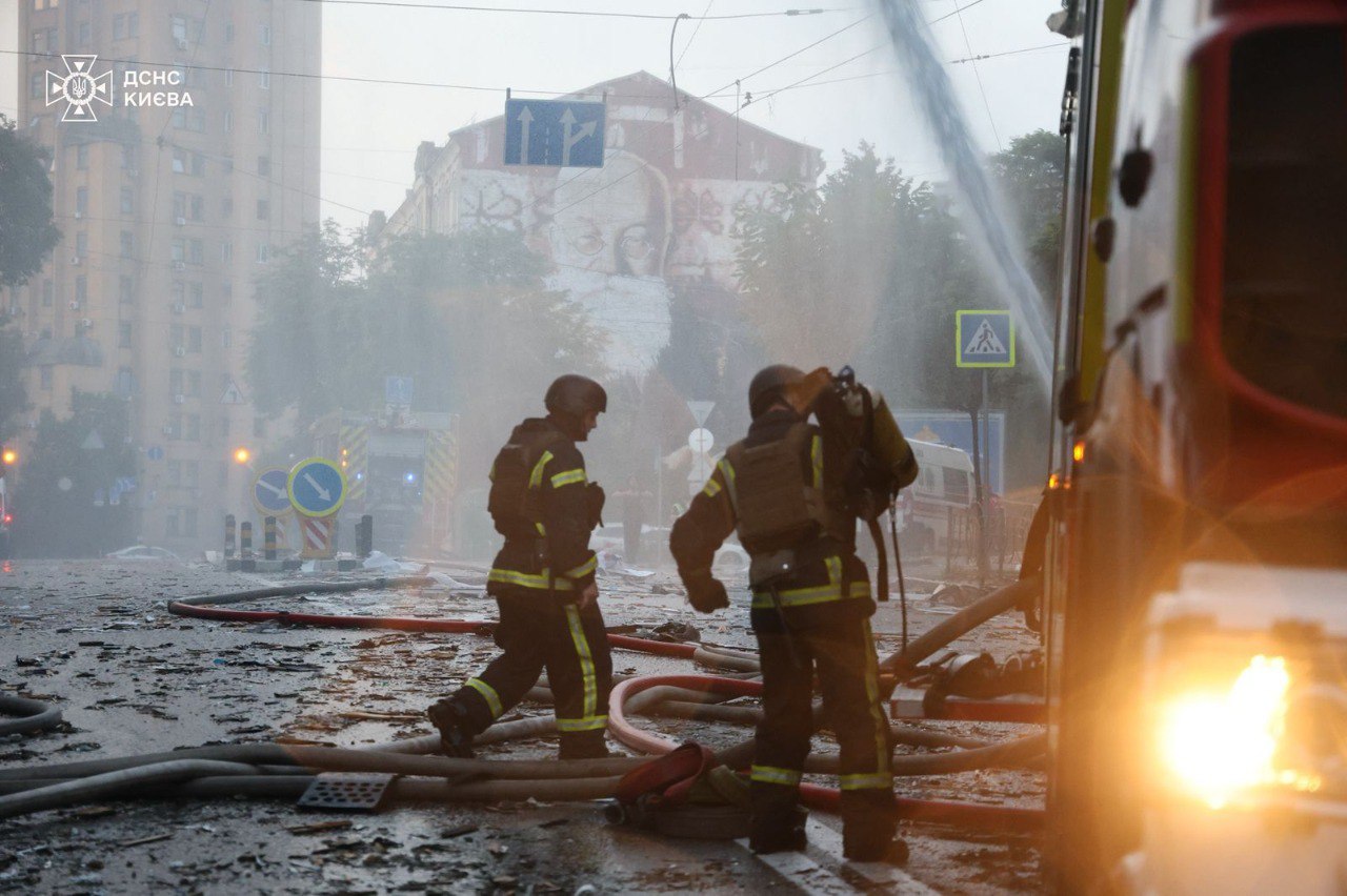 Kijów ponownie celem rosyjskiego ataku: 2 zabitych, 13 rannych, foto: DSNS