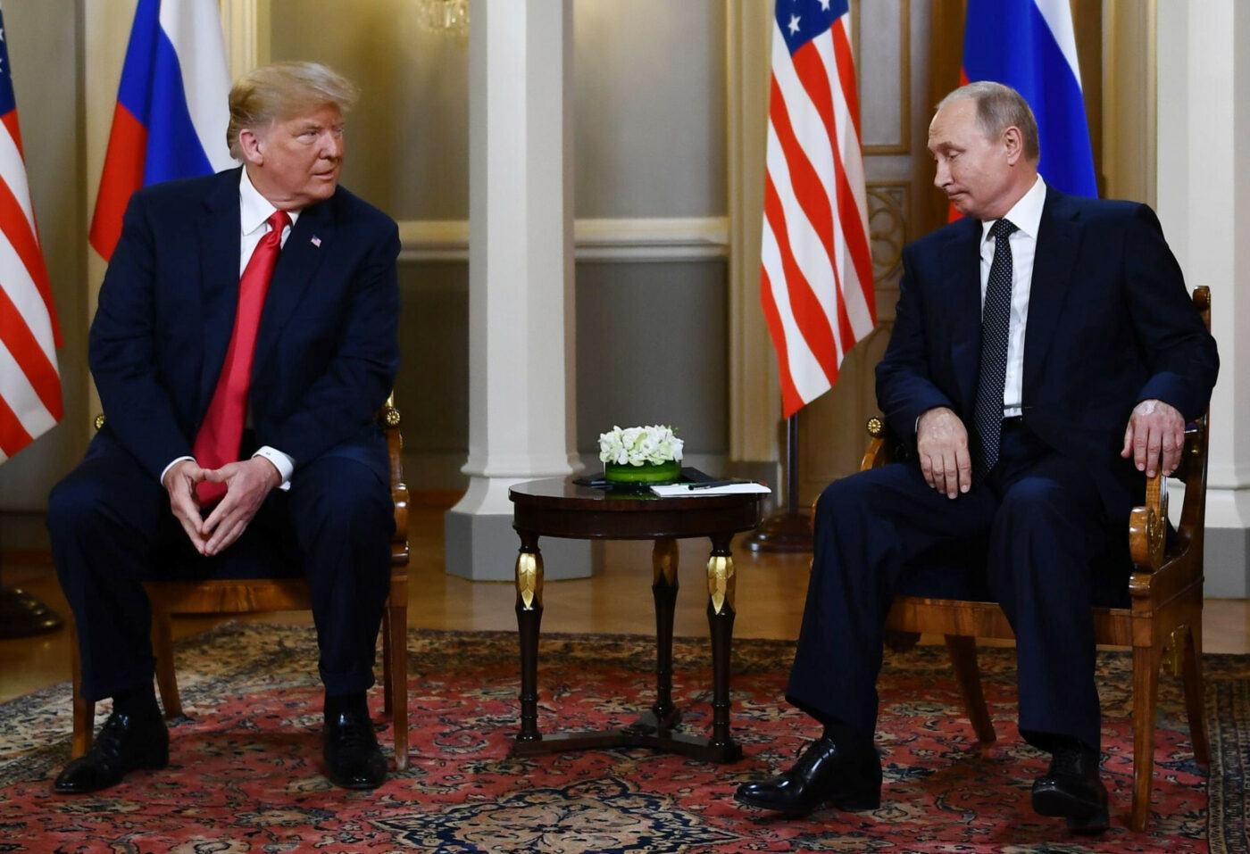 Doradza Władimira Putina, Jurij Uszakow, poinformował o uzgodnieniu spotkania rosyjskiego prezydenta z Donaldem Trumpem w najbliższych dniach, Zdjęcie: Brendan Smialowski / AFP