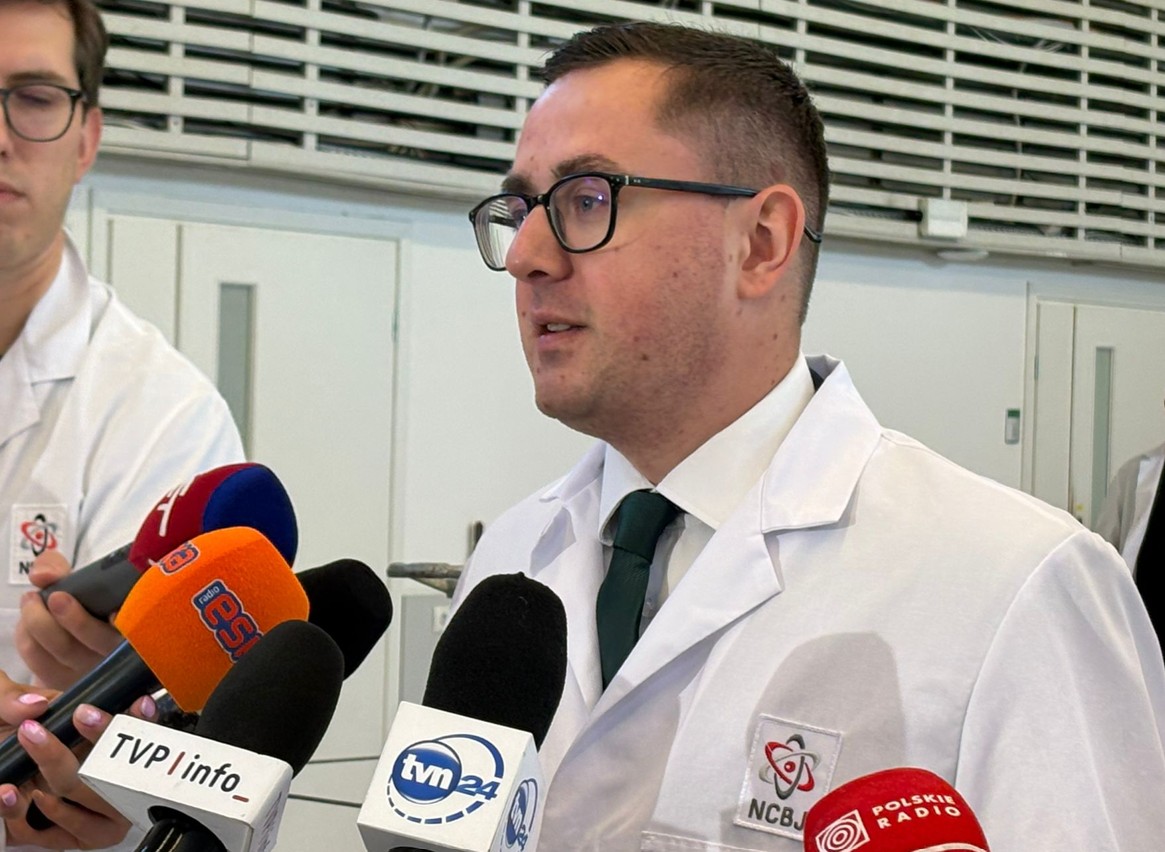 Minister energii Miłosz Motyka w Narodowym Centrum Badań Jądrowych. Fot. Jędrzej Stachura