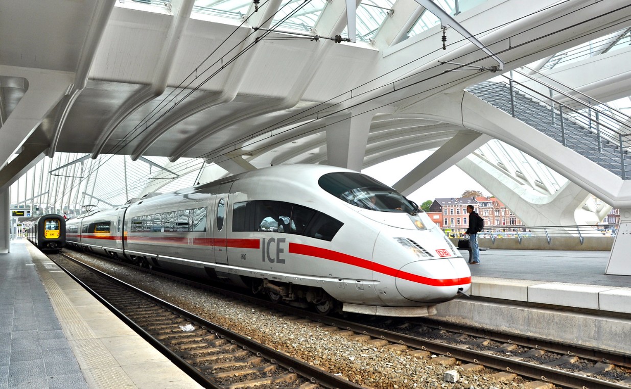 Pociąg Deutsche Bahn ICE we Frankfurcie. Źródło: Flickr