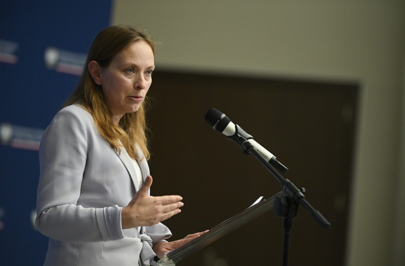 Warszawa, 12.08.2025. Minister funduszy i polityki regionalnej Katarzyna Pełczyńska-Nałęcz podczas konferencji prasowej w siedzibie resortu w Warszawie, 12 bm. Temat: Dofinansowanie turystyki z KPO. (jm) PAP/Marcin Obara