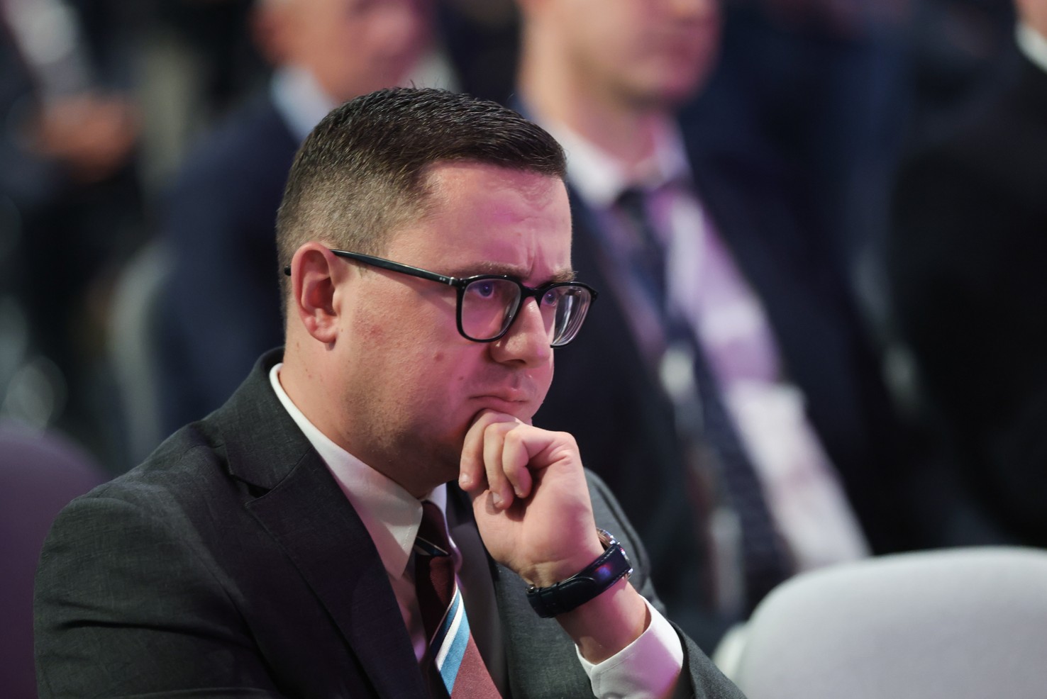 Bełchatów, 11.08.2025. Minister energii Miłosz Motyka podczas konferencji poprzedzającej Centralne Obchody Dnia Energetyka, 11 bm. w Bełchatowie. (ad) PAP/Marian Zubrzycki