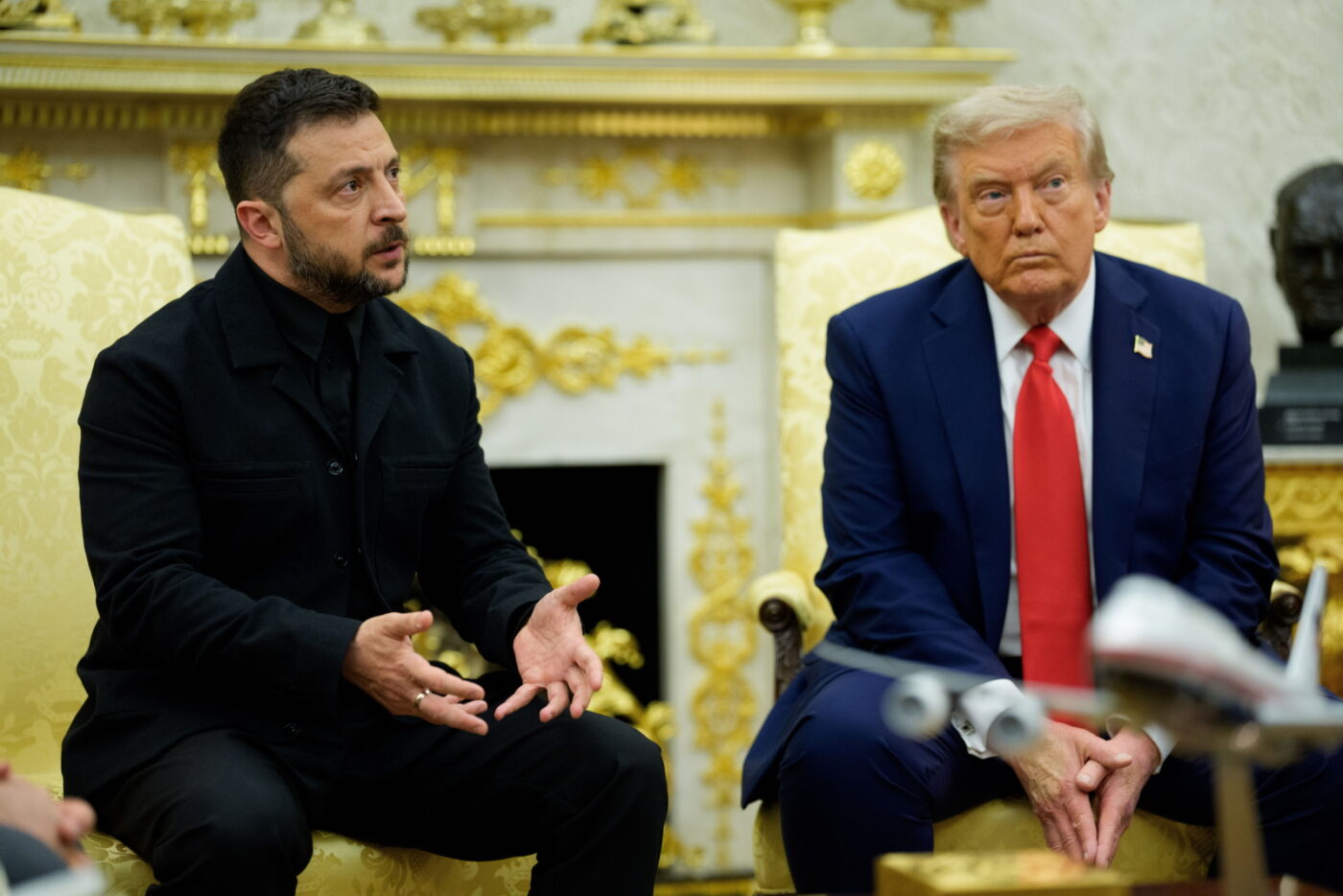 Prezydent Stanów Zjednoczonych Donald J. Trump spotyka się z prezydentem Ukrainy Wołodymyrem Zełenskim w Gabinecie Owalnym Białego Domu w Waszyngtonie, DC, USA, 18 sierpnia 2025 r. Zdjęcie: EPA/AARON SCHWARTZ / POOL