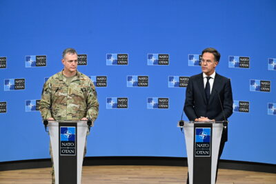 Sekretarz generalny NATO Mark Rutte oraz naczelny dowódca sił sojuszniczych w Europie (SACEUR) gen. Alexus Grynkewich foto PAP/Wiktor Dąbkowski