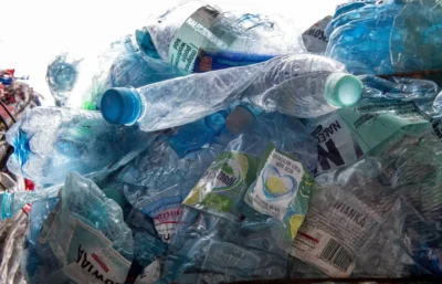 Plastikowe butelki. Fot. PAP/Grzegorz Michałowski