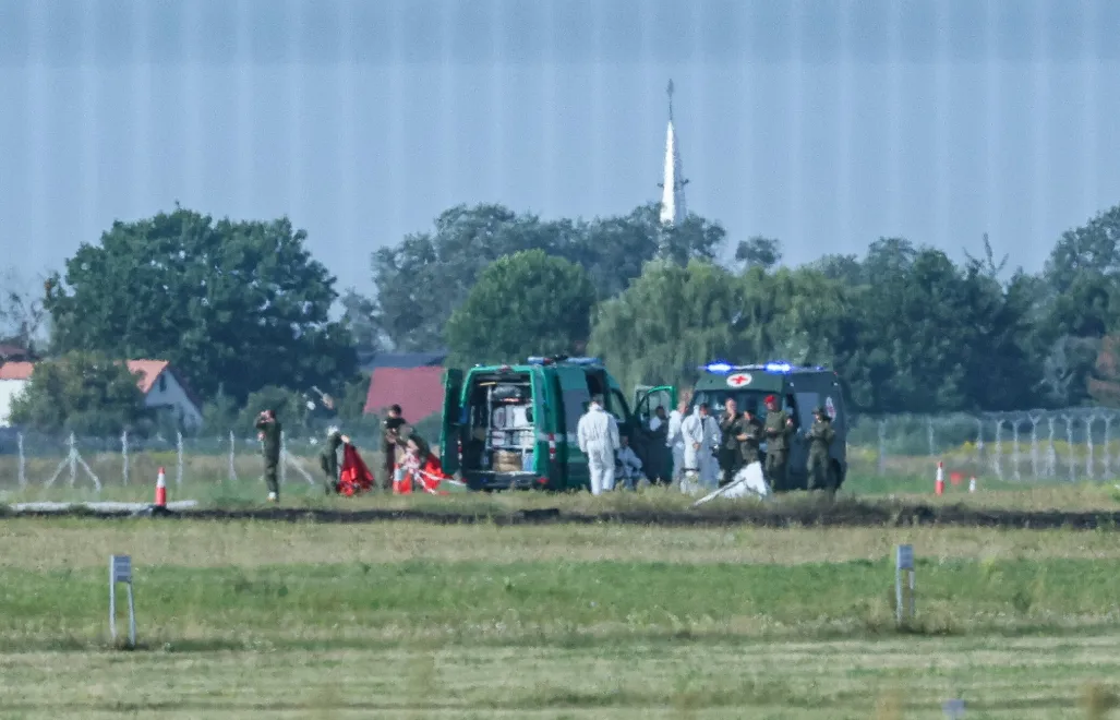 Miejsce katastrofy F-16 na terenie 42. Bazy Lotnictwa Szkolnego w Radomiu, fot. PAP/Paweł Supernak