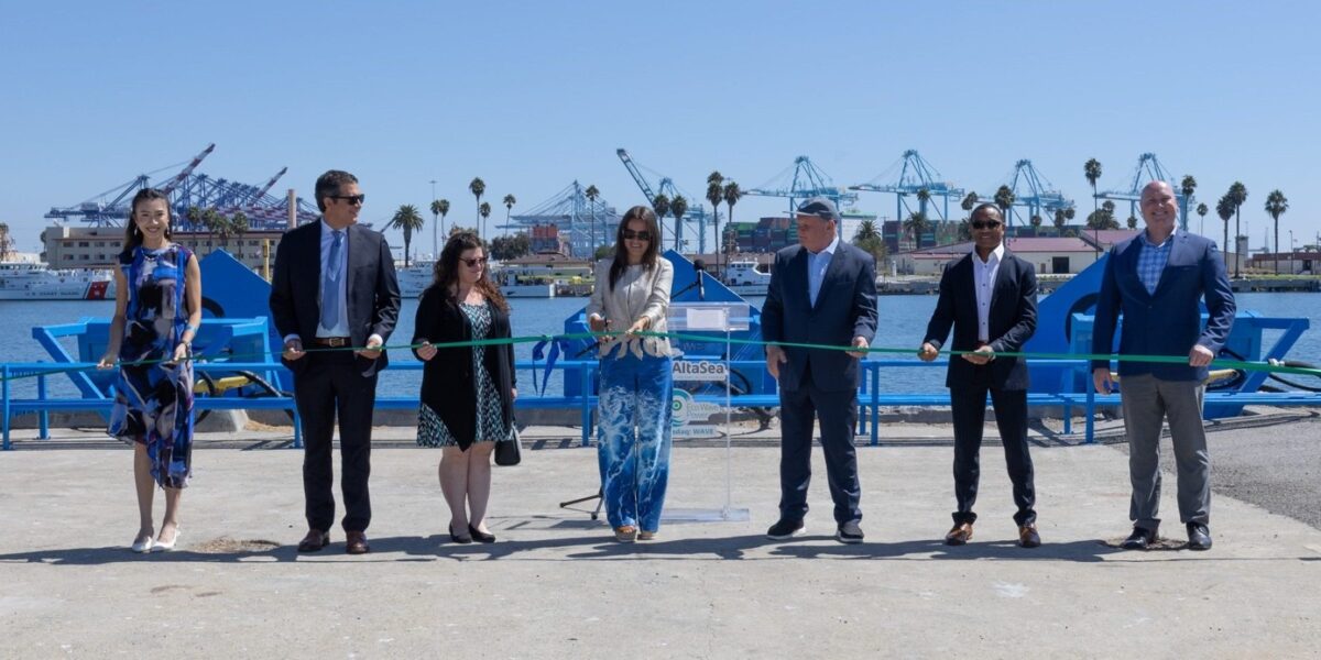 Ceremonia otwarcia projektu Wave Energy w porcie Los Angeles: źródło: www.ecowavepower.com 