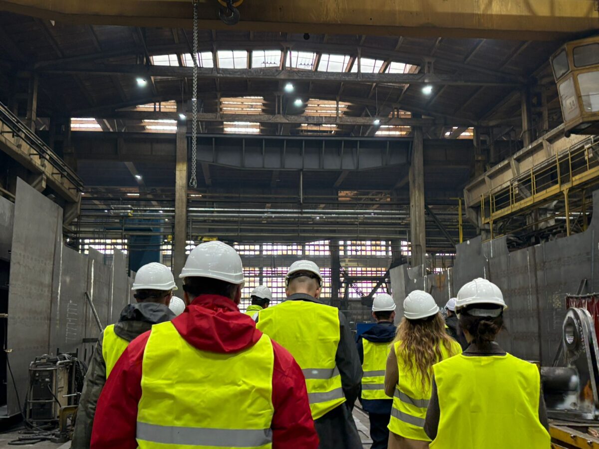 Wizyta dziennikarzy w fabryce Famak (Kluczbork). Fot. Jędrzej Stachura