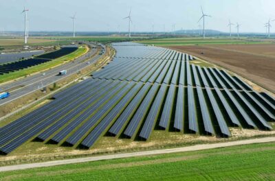 Farma fotowoltaiczna i turbiny wiatrowe. Fot. RWE