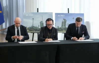 Szef MAP Wojciech Balczun, prezes PGZ Adam Leszkiewicz i wiceprezes PGZ Marcin Idzik. Fot. PAP/ Rafał Guz