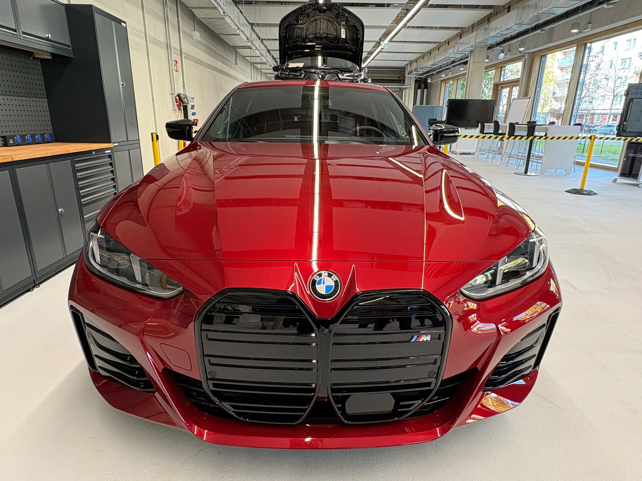 BMW w sali testowej zakładu w Monachium. Fot. Jędrzej Stachura