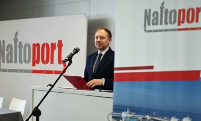 Gdańsk, 13.11.2025. Pełnomocnik rządu ds. strategicznej infrastruktury energetycznej, sekretarza stanu w Ministerstwie Energii Wojciech Wrochna podczas uroczystego podpisania umowy na realizację rozbudowy terminalu Naftoport i Nabrzeża Północnego Portu Gdańsk, obejmującego budowę nowego, szóstego stanowiska do przeładunku paliw „W”, 13 bm. w Kapitanacie Portu Północnego w Gdańsku. (mr) PAP/Adam Warżawa