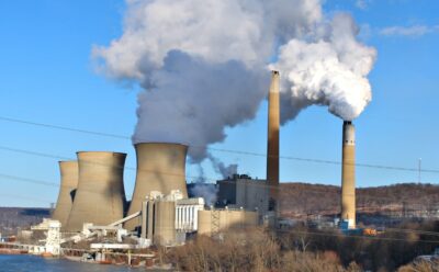 Elektrownia Bruce Mansfield na rzece Ohio w hrabstwie Beaver w Pensylwanii. Źródło: Wikimedia